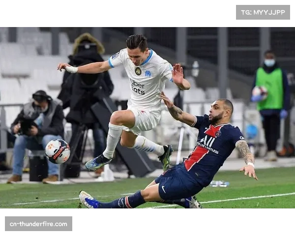 佩利西耶四后卫阵型持续演练,欧塞尔防守站位专项训练应对洛里昂 佩利西耶四后卫阵型持续演练,欧塞尔防守站位专项训练应对洛里昂